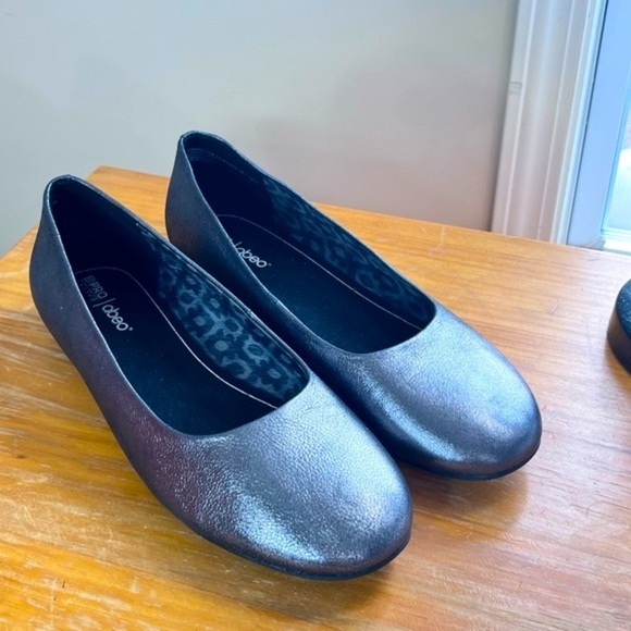 Abeo PRO Cambridge Round Toe Metallic Leather Flats - Picture 5 of 13